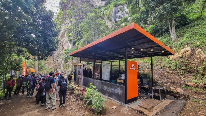 
					Merawat dan Menjaga Tebing Karst Citatah 125, Langkah EIGER untuk Warisan Panjat Tebing Indonesia. (EIGER)